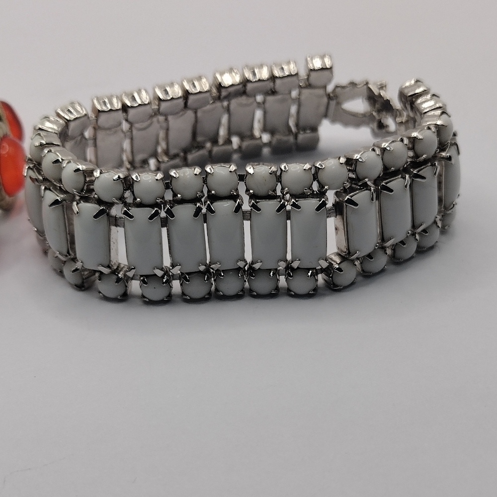 (2) Fashion Bracelets - Picture 4 of 6